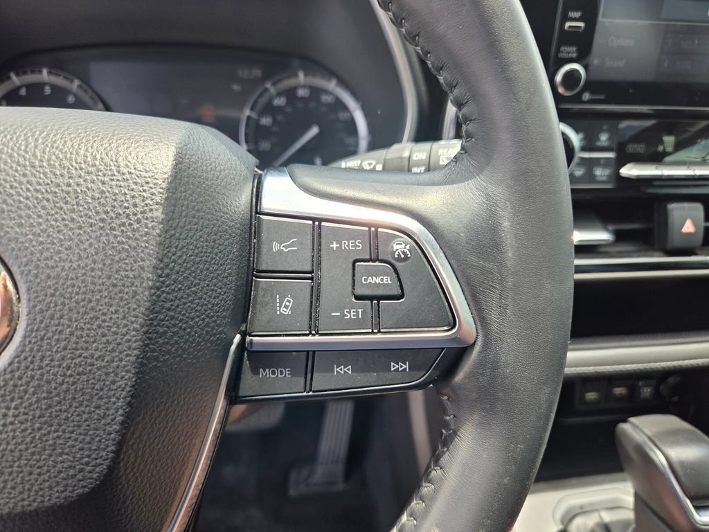 Used 2021 Toyota Highlander XLE FWD image 33