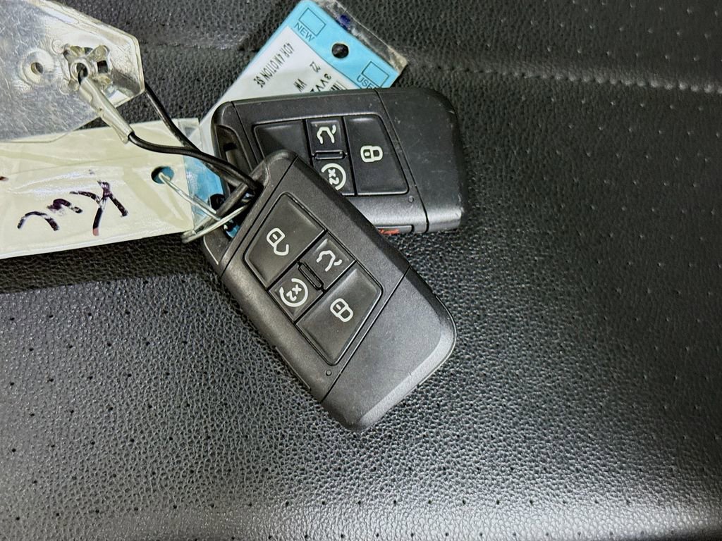 Used 2022 Volkswagen Tiguan SE AWD/4WD image 32