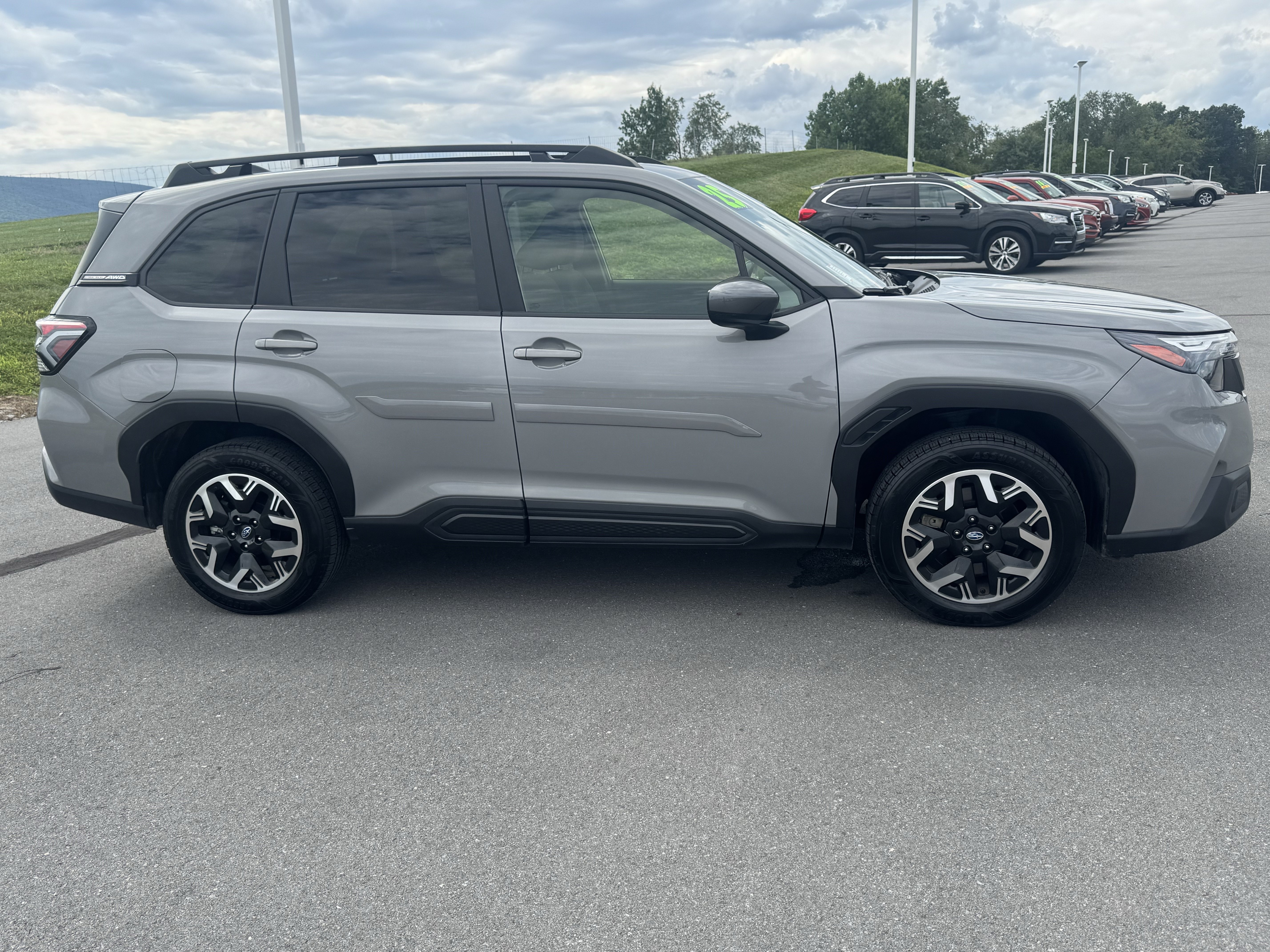 Certified 2025 Subaru Forester Premium w/ Convenience Package #1 AWD/4WD image 2