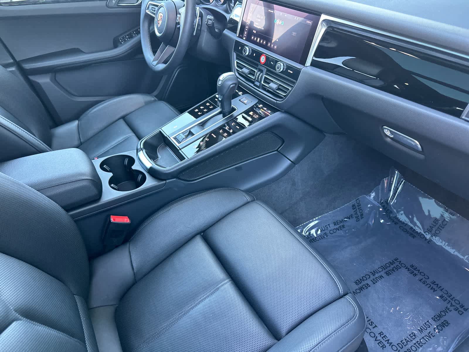 Certified 2025 Porsche Macan AWD/4WD image 17