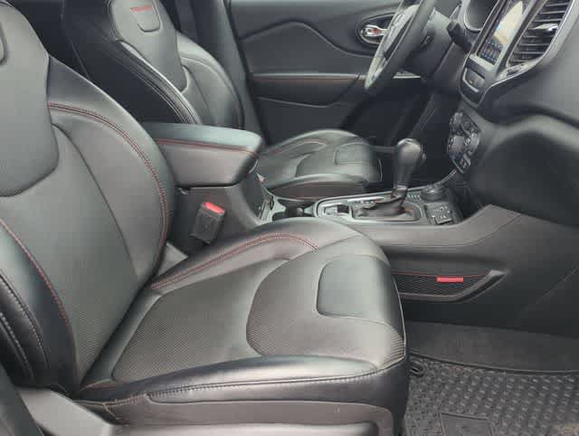 Used 2022 Jeep Cherokee Trailhawk w/ Premium Leather Package AWD/4WD image 21