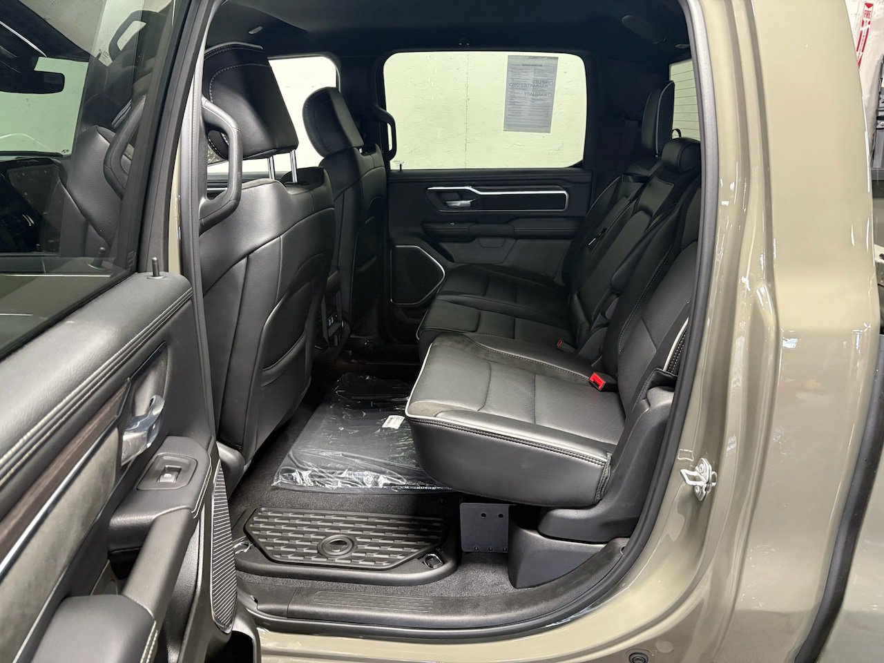 Used 2026 RAM 1500 Laramie AWD/4WD image 10