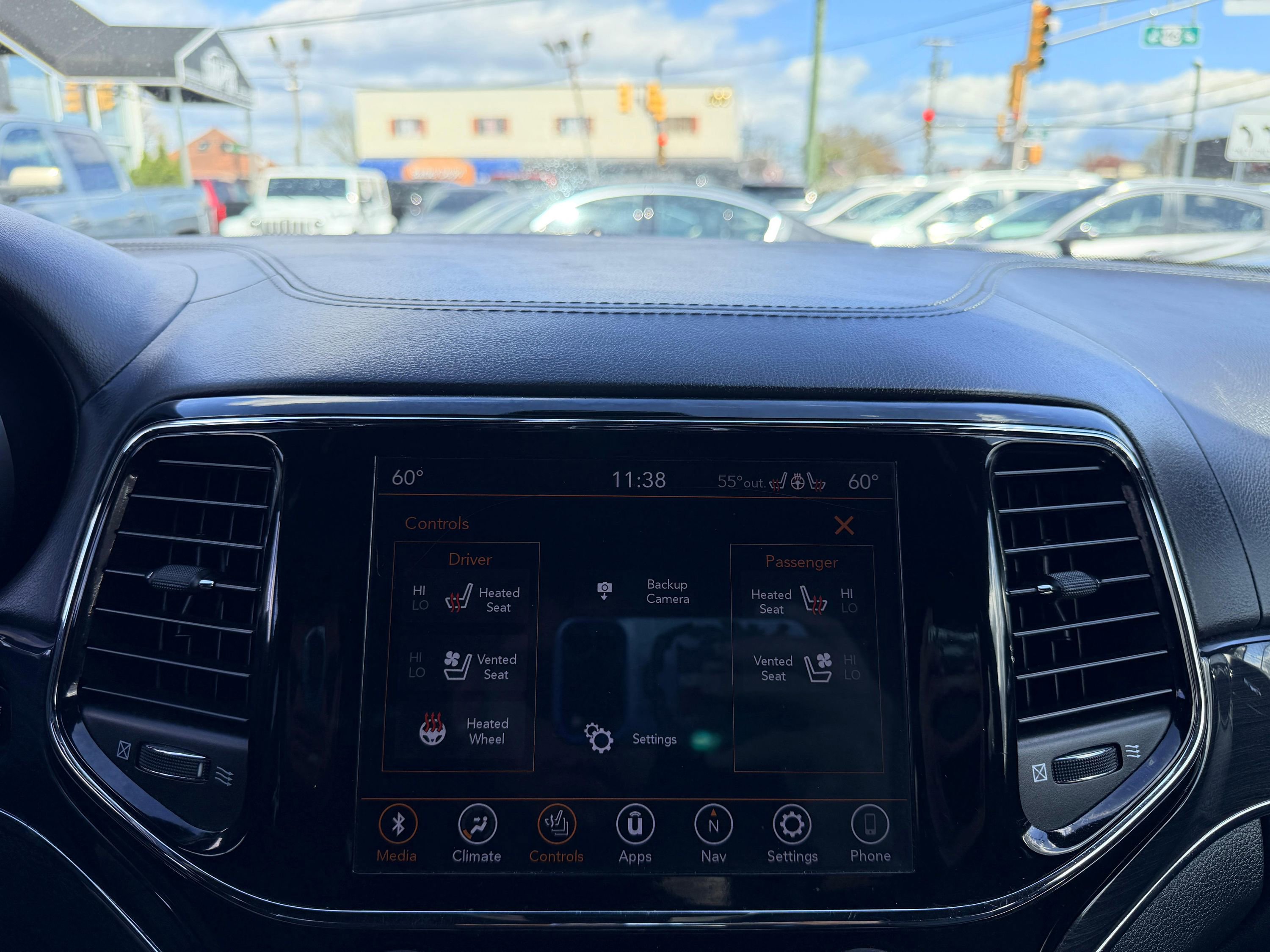 Used 2020 Jeep Grand Cherokee Overland AWD/4WD image 37