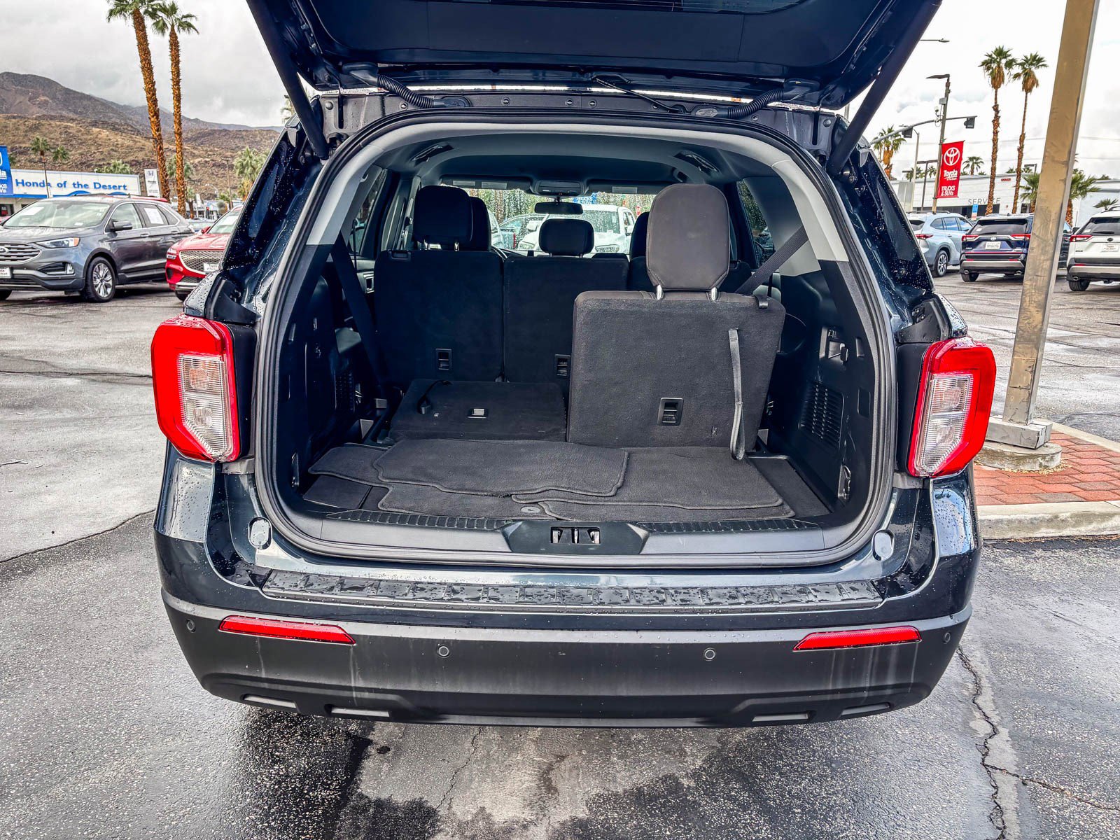 Used 2022 Ford Explorer XLT image 13