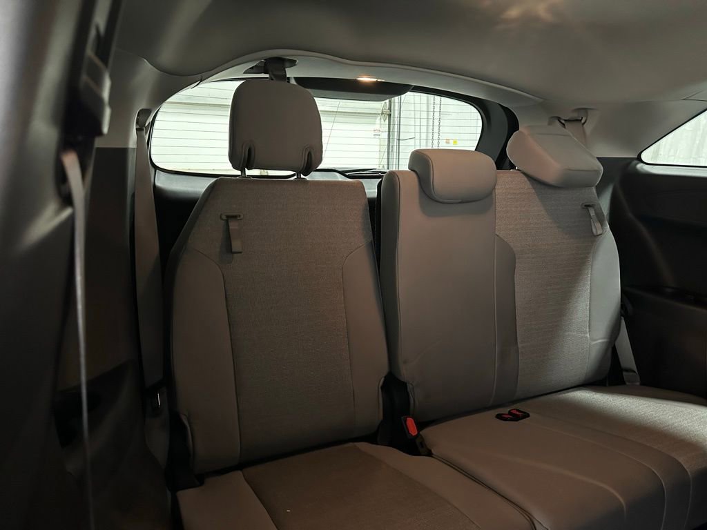 Used 2025 Toyota Sienna LE image 58