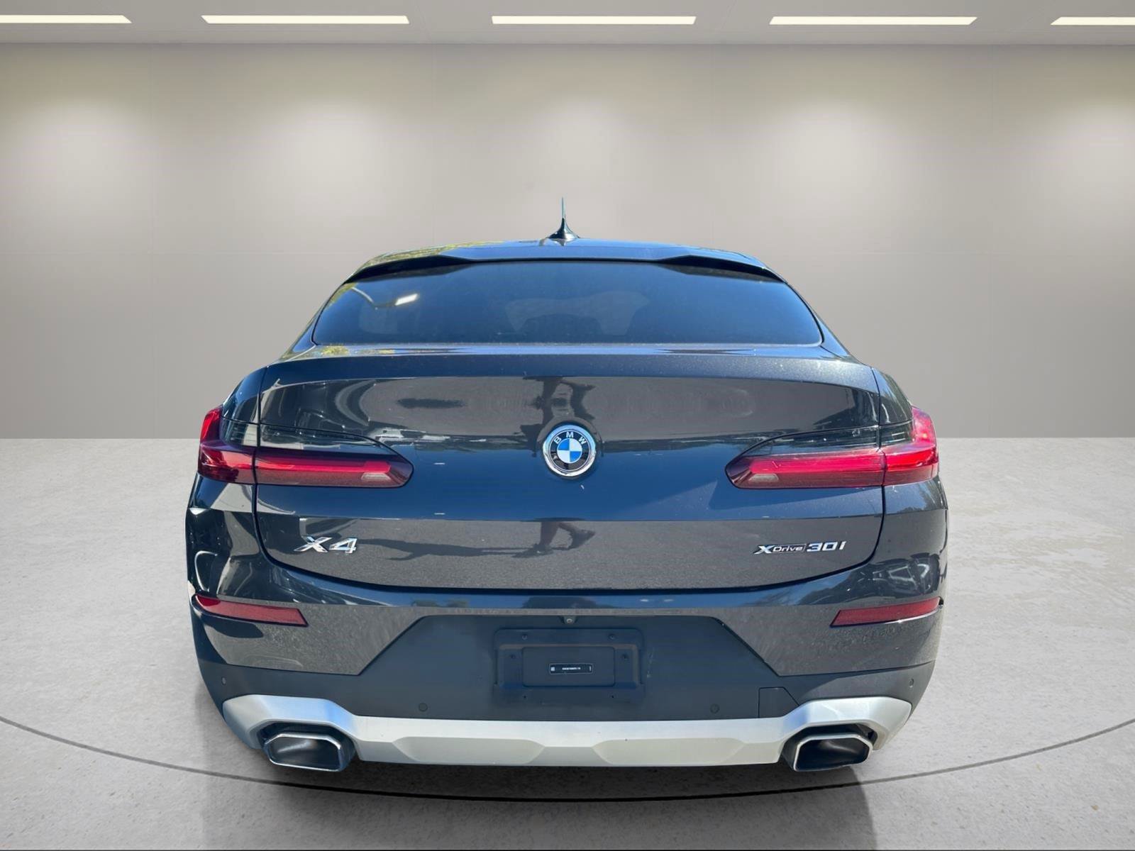 Used 2024 BMW X4 xDrive30i w/ Parking Assistance Package AWD/4WD image 15