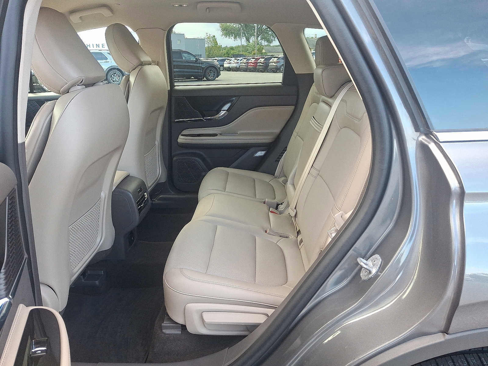 Used 2022 Lincoln Corsair Standard w/ Equipment Group 101A image 10