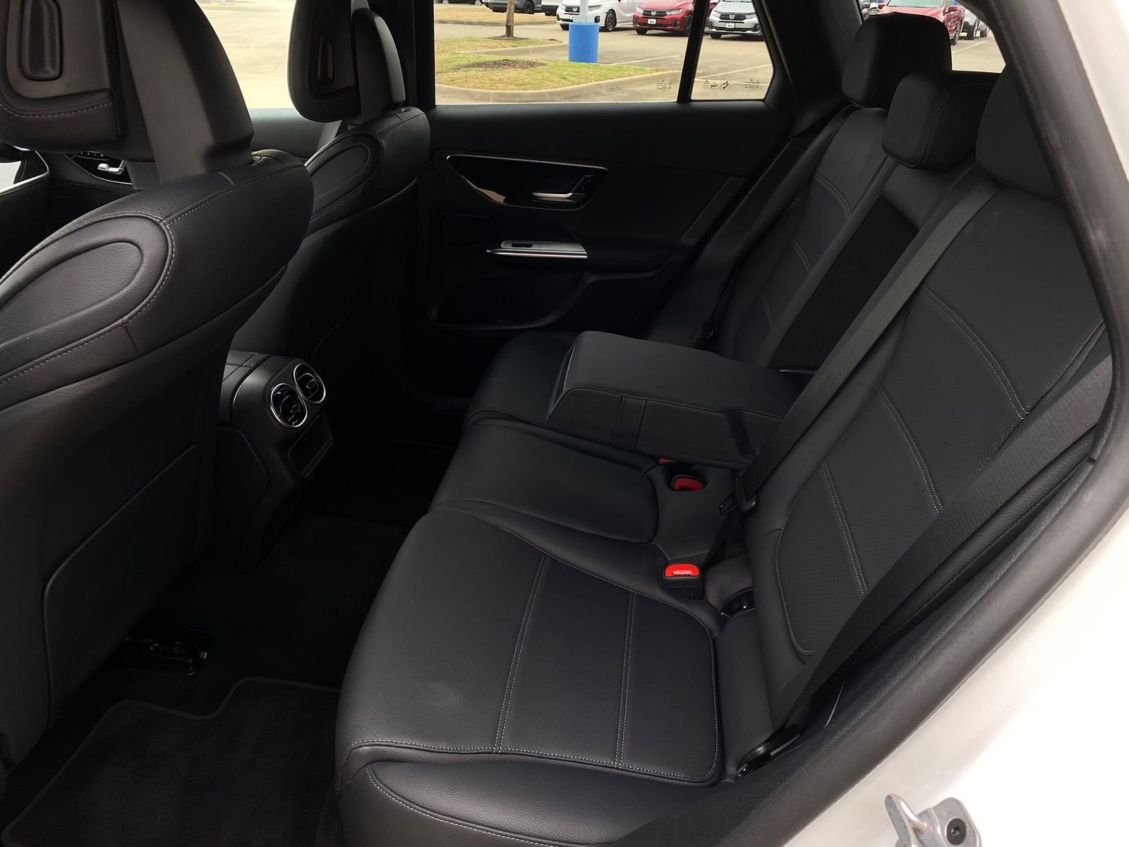 Used 2025 Mercedes-Benz GLC 300 image 31