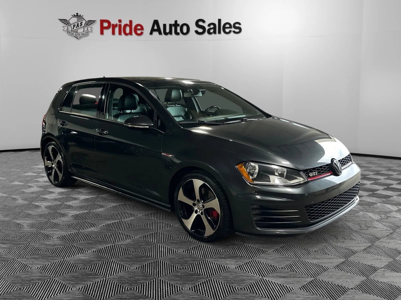 Used 2015 Volkswagen GTI SE FWD image 3