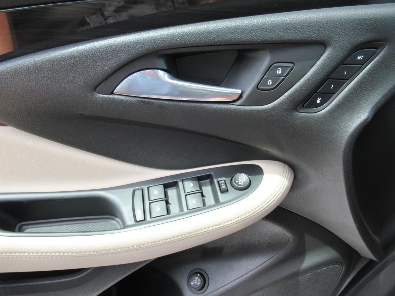 Used 2020 Buick Envision Premium w/ Driver Confidence Package AWD/4WD image 20