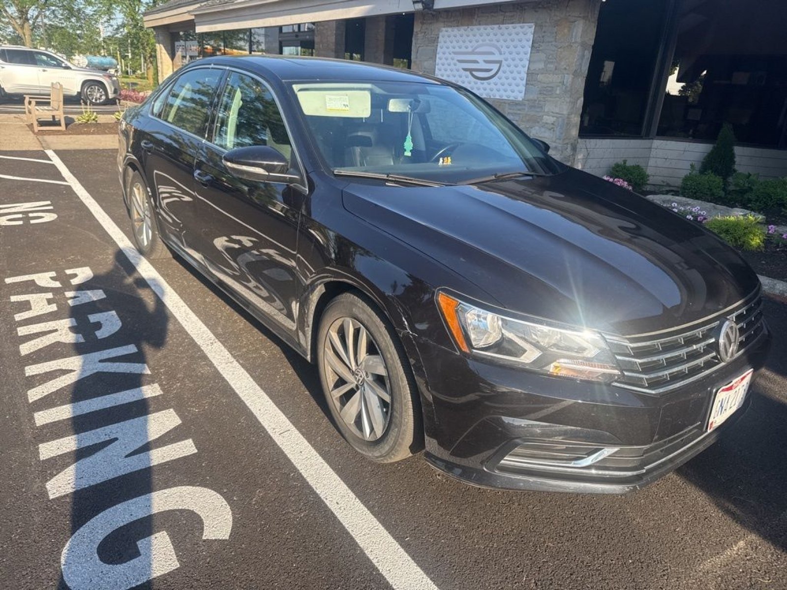 Used 2018 Volkswagen Passat 2.0T SE FWD image 8