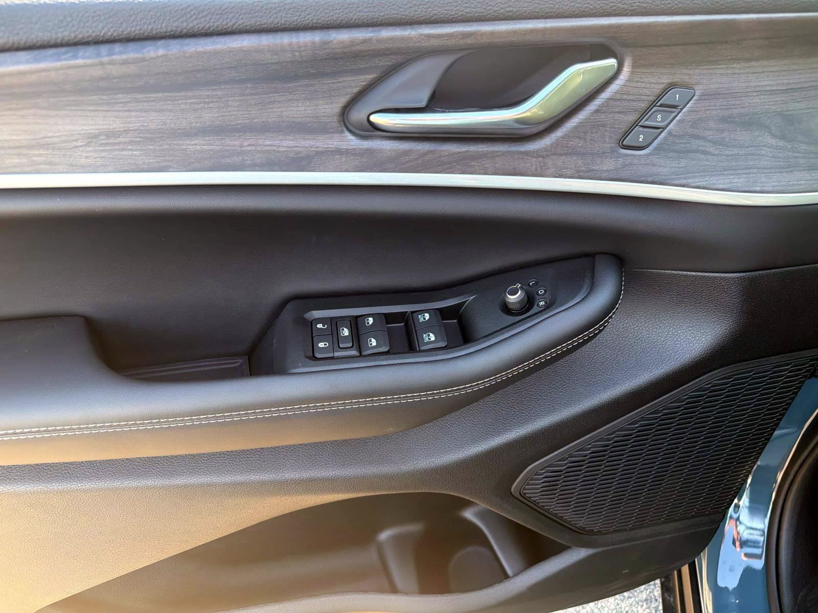 New 2026 Jeep Grand Cherokee Limited AWD/4WD image 9