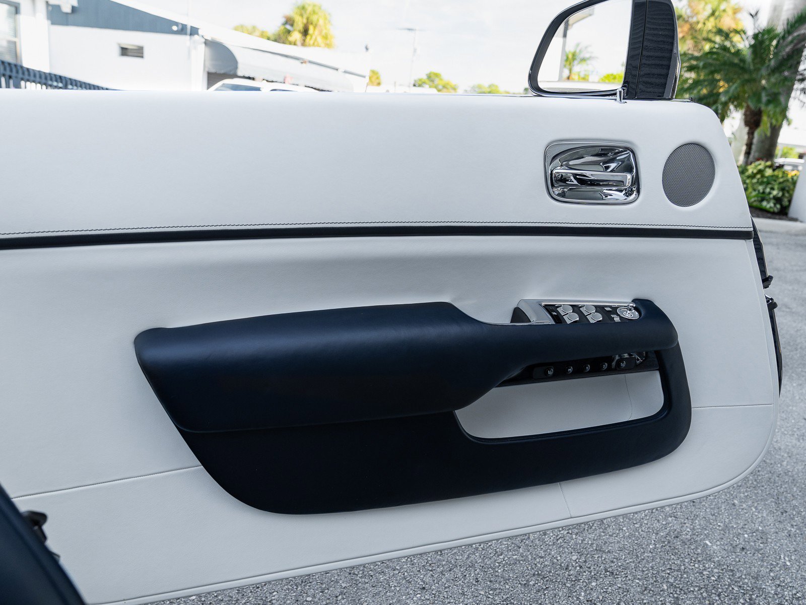 Used 2018 Rolls-Royce Dawn image 15