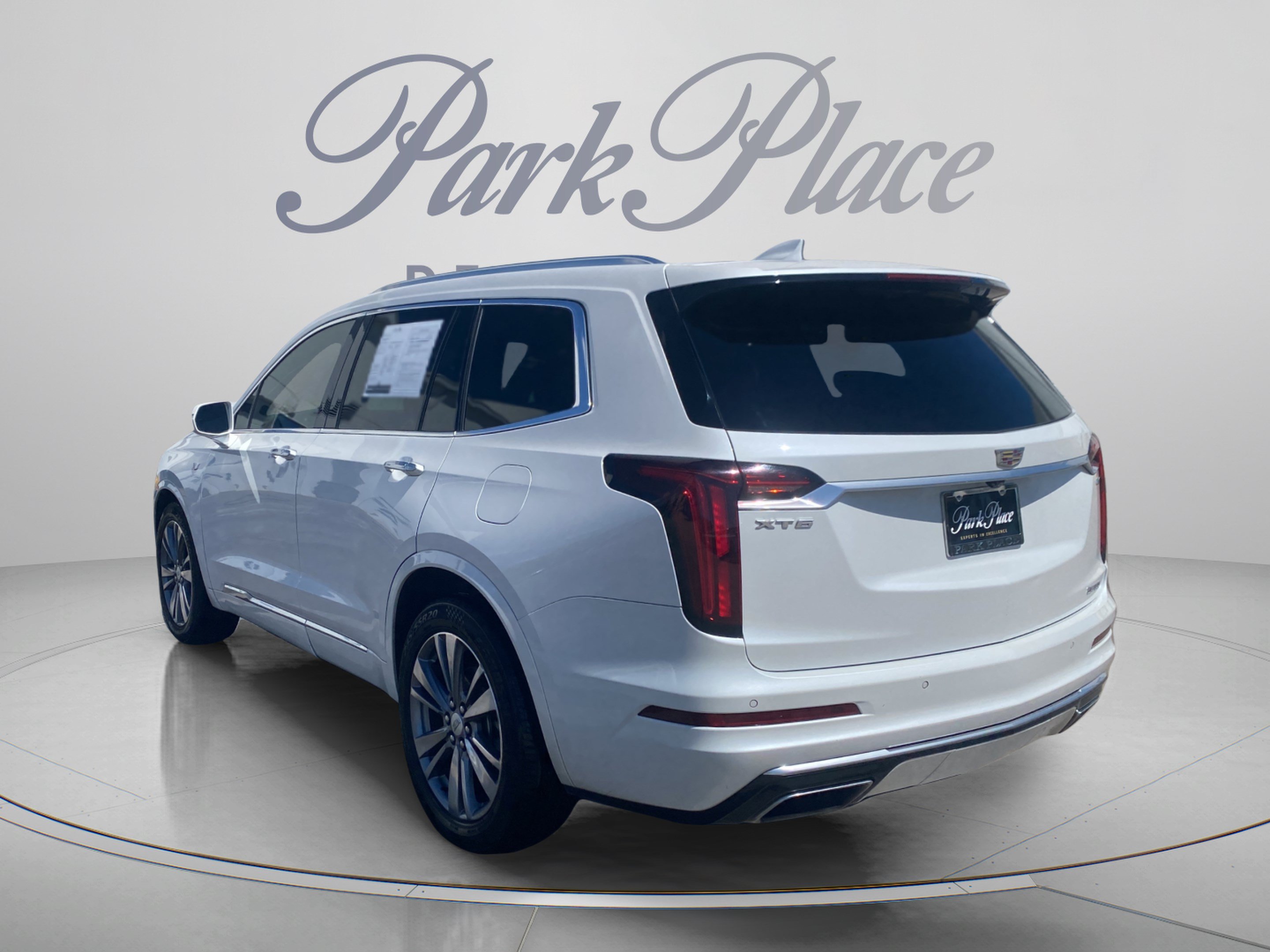 Used 2020 Cadillac XT6 Premium Luxury FWD image 3