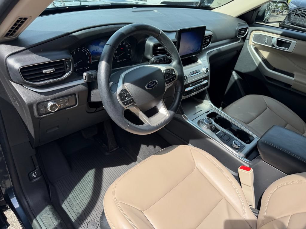 Used 2022 Ford Explorer XLT w/ Equipment Group 202A AWD/4WD image 16
