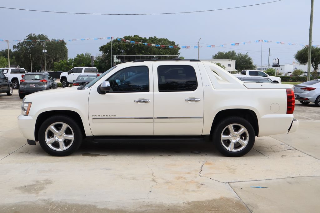 Used 2012 Chevrolet Avalanche LTZ RWD image 6