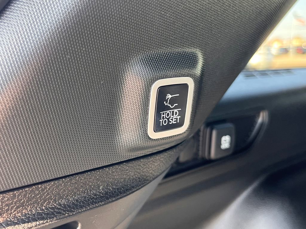 Used 2024 Jeep Grand Cherokee Limited image 11