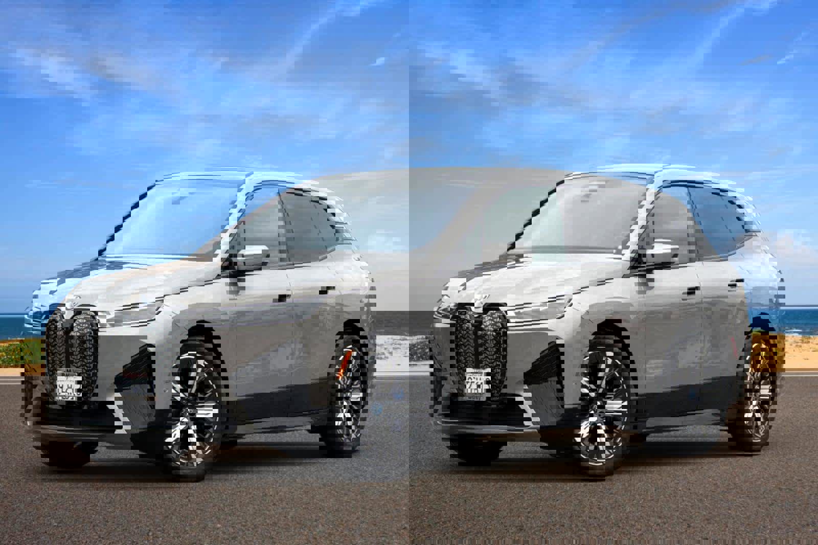 Used 2025 BMW iX M60 image 1