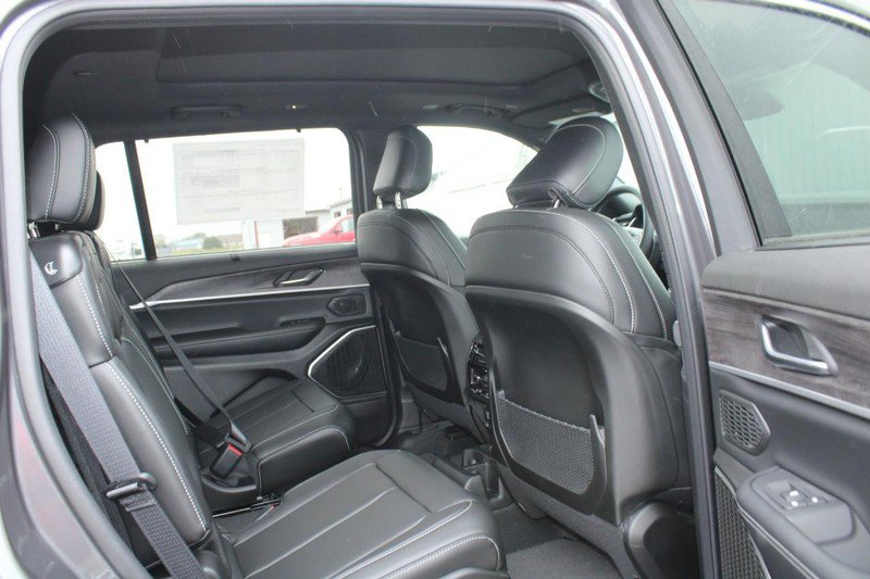 New 2025 Jeep Grand Cherokee L Limited w/ Luxury Tech Group II image 4