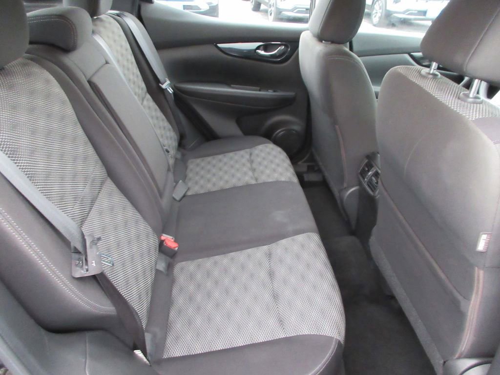 Used 2017 Nissan Rogue Sport SV AWD/4WD image 19