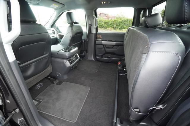 Used 2022 Ford F150 Lariat w/ Trailer Tow Package image 35