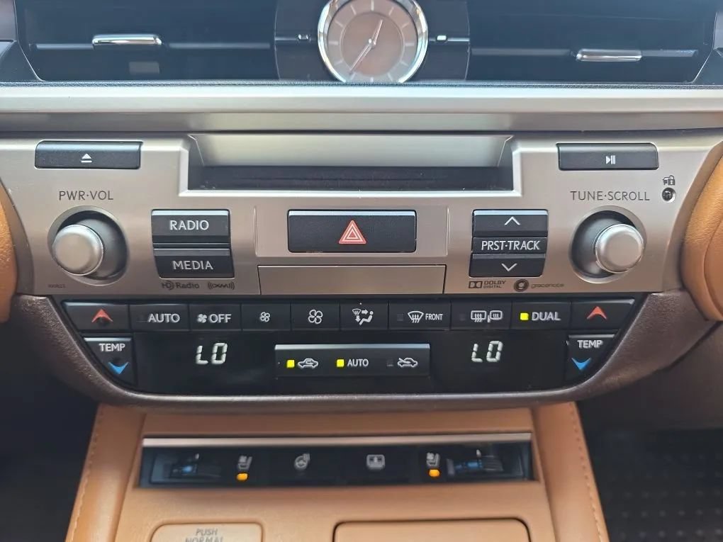 Used 2018 Lexus ES 350 w/ Luxury Package w/Wood Trim FWD image 35
