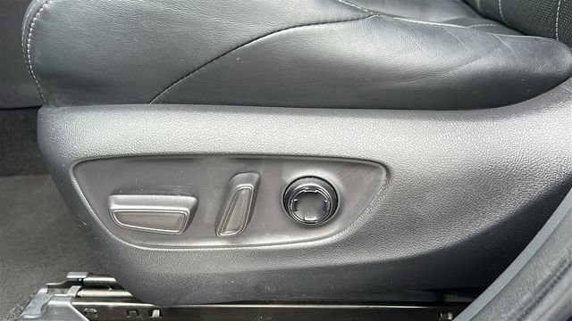 Used 2022 Toyota Venza Limited w/ Advanced Technology Package image 10