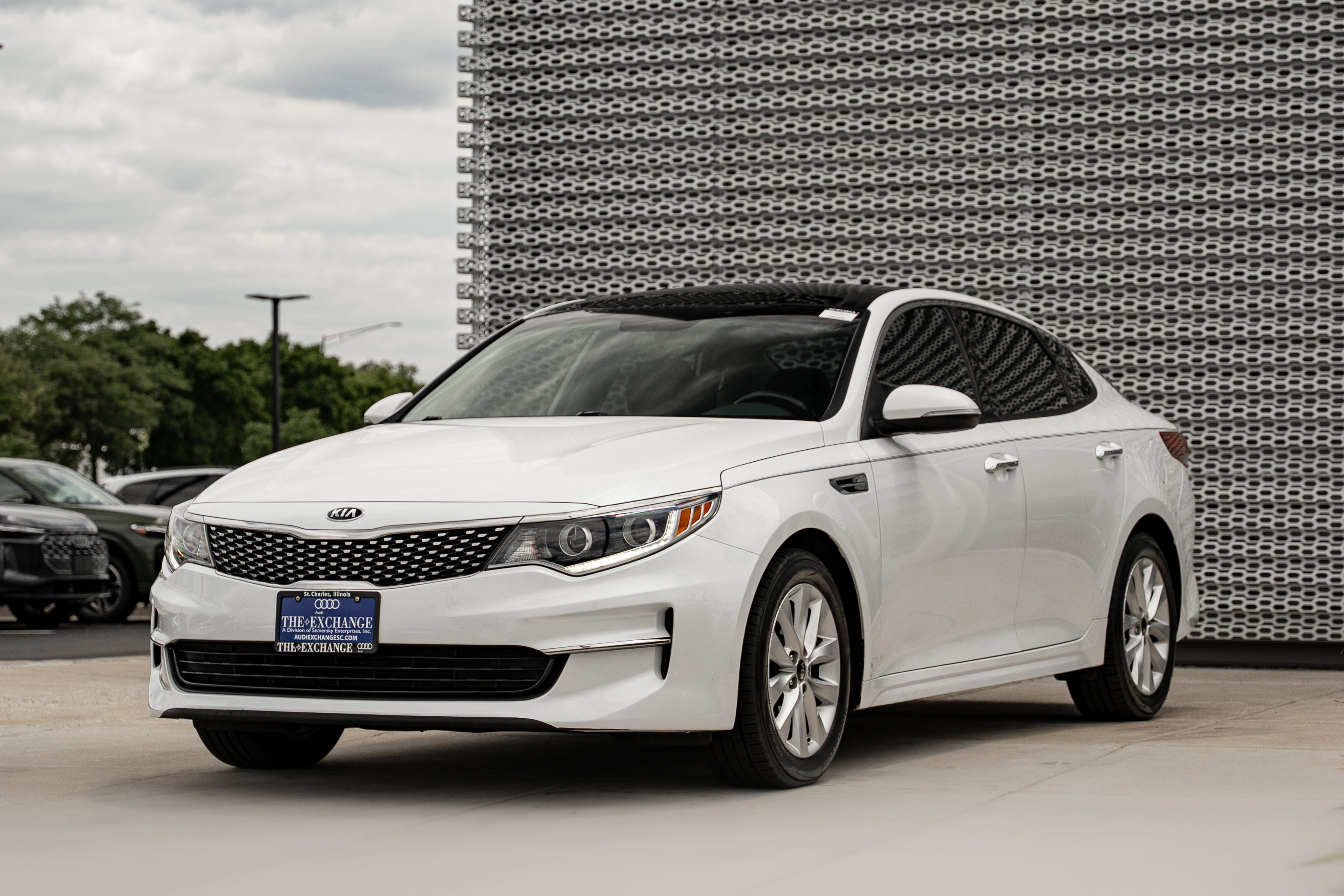 Used 2017 Kia Optima EX w/ Premium Package FWD image 7