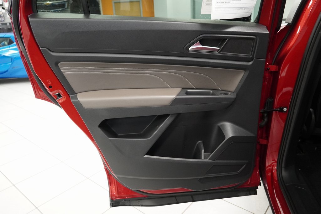 Used 2021 Volkswagen Atlas Cross Sport SE w/ Panoramic Sunroof Package image 25