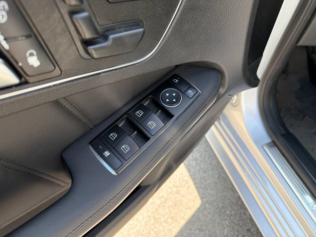 Used 2013 Mercedes-Benz E 350 4MATIC Sedan image 16