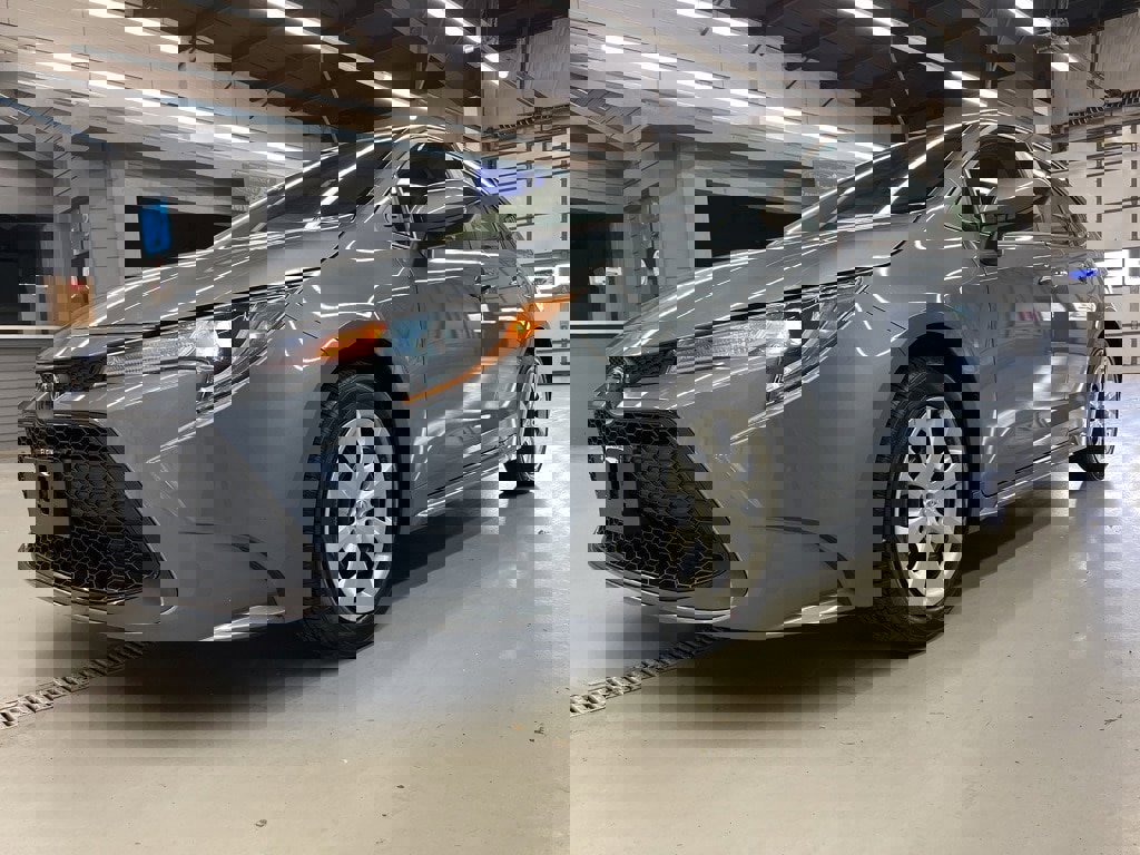 Used 2020 Toyota Corolla LE image 3