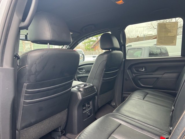 Used 2018 Nissan Titan SL w/ Midnight Edition image 18