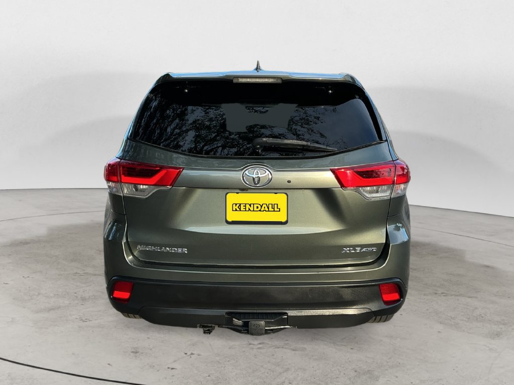 Used 2018 Toyota Highlander XLE AWD/4WD image 10