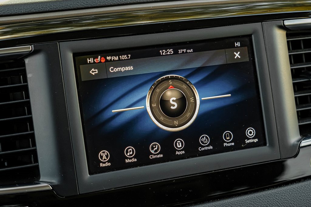 Used 2019 Chrysler Pacifica Touring-L image 38