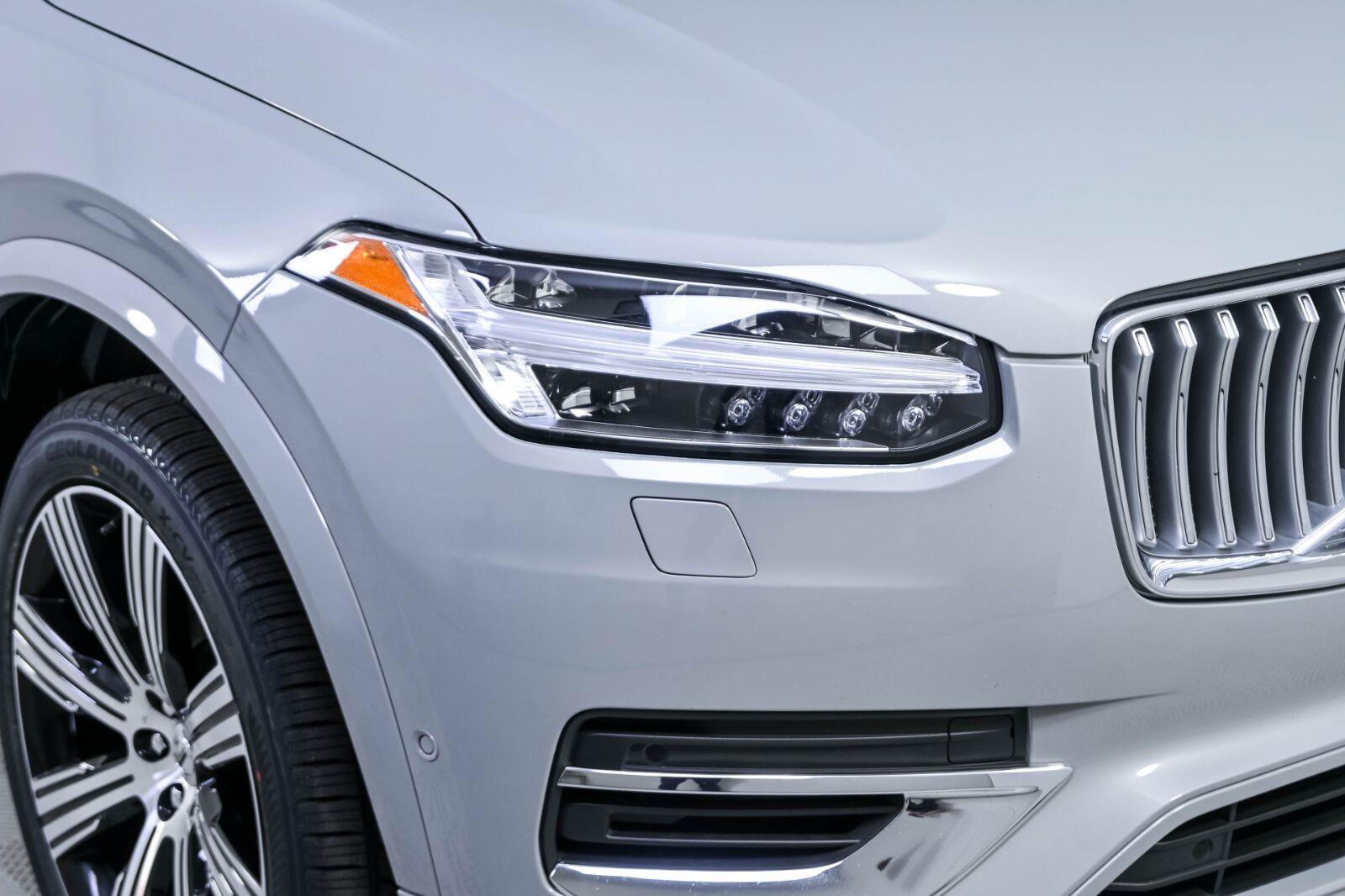 Certified 2024 Volvo XC90 T8 Plus w/ Protection Package Premier AWD/4WD image 37