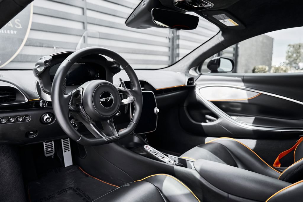 Used 2024 McLaren Artura RWD image 2