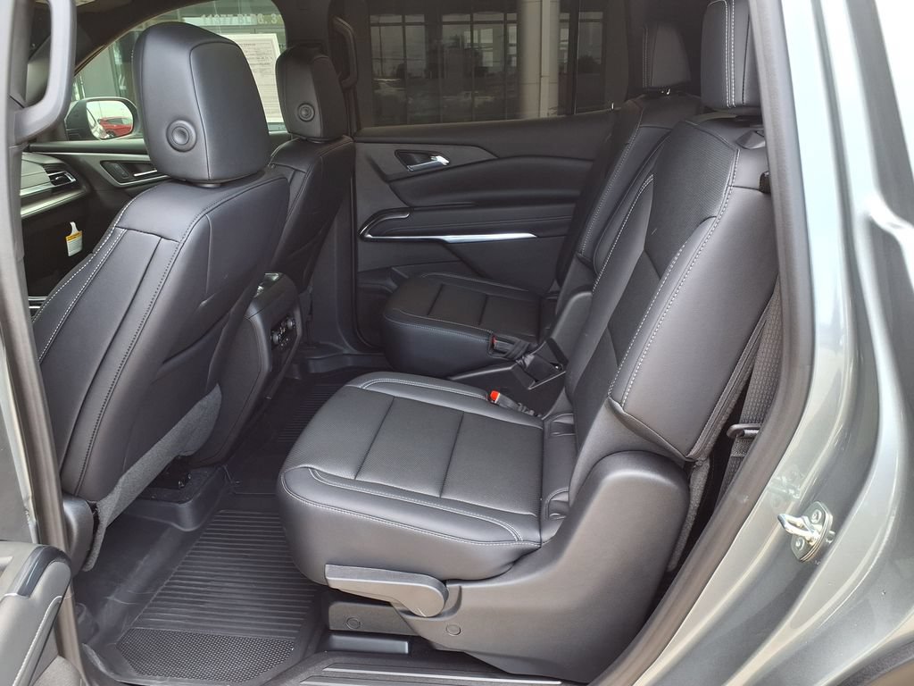 Used 2026 Chevrolet Traverse LT w/ LPO, Floor Liner Package FWD image 14