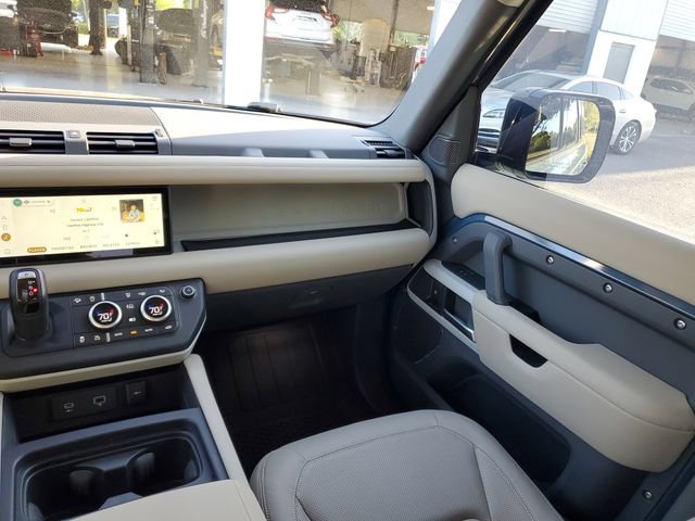 Used 2024 Land Rover Defender 110 S image 14
