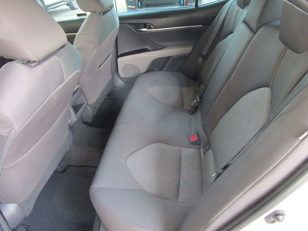 Used 2020 Toyota Camry LE image 14