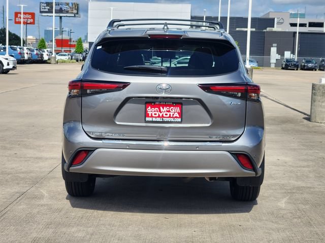Certified 2025 Toyota Highlander Platinum AWD/4WD image 6