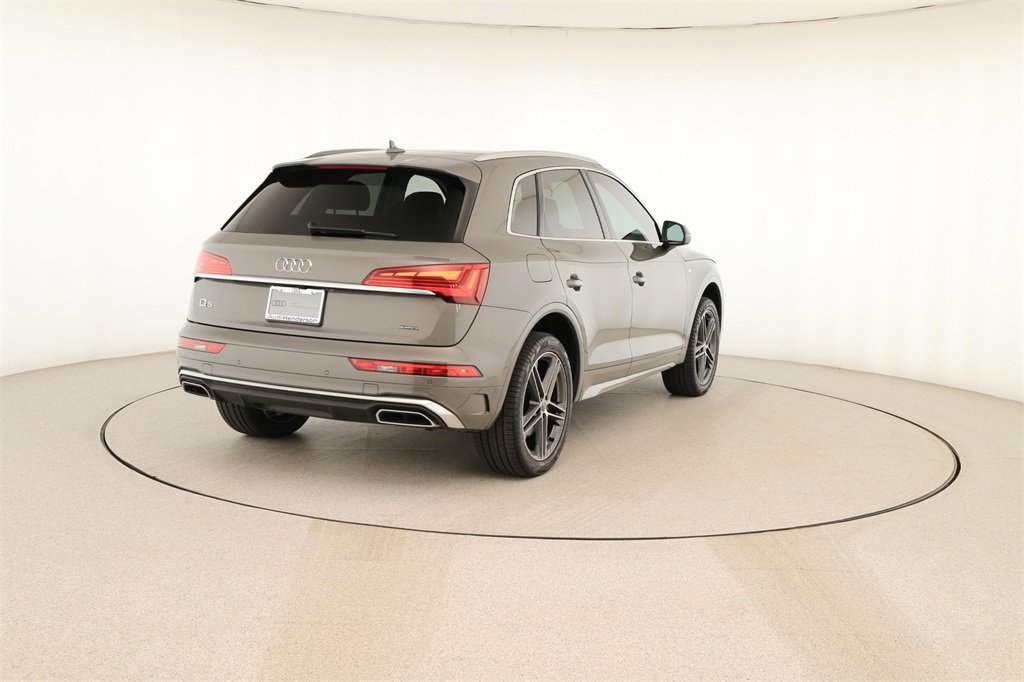 Used 2024 Audi Q5 e Premium w/ Convenience Package image 6