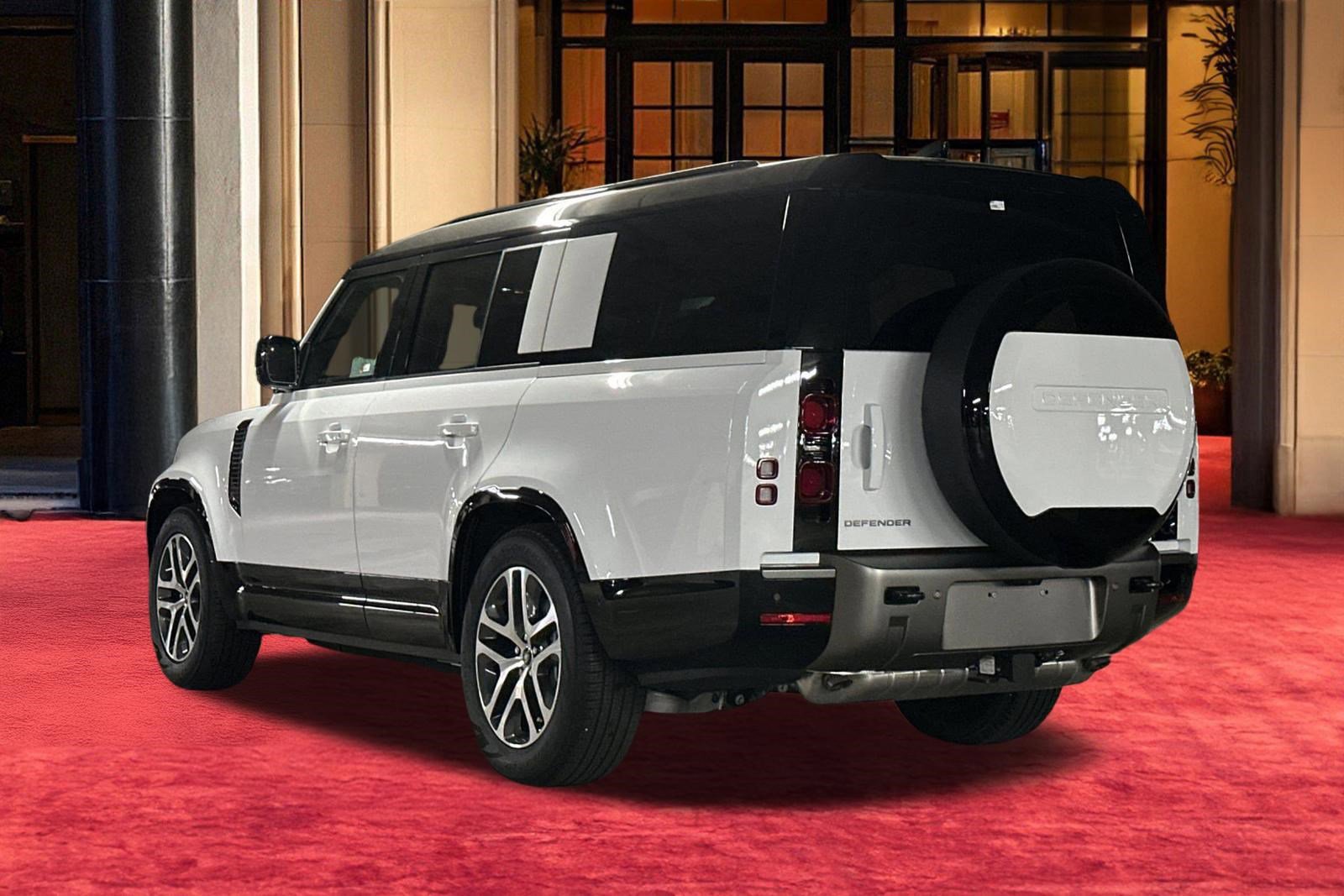 New 2025 Land Rover Defender 130 X-Dynamic SE image 3