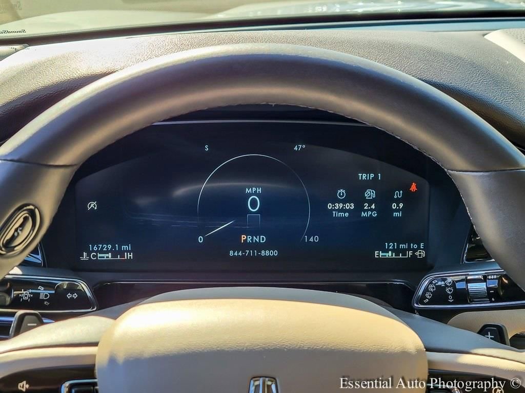 Used 2023 Lincoln Corsair AWD w/ Towing Package image 17