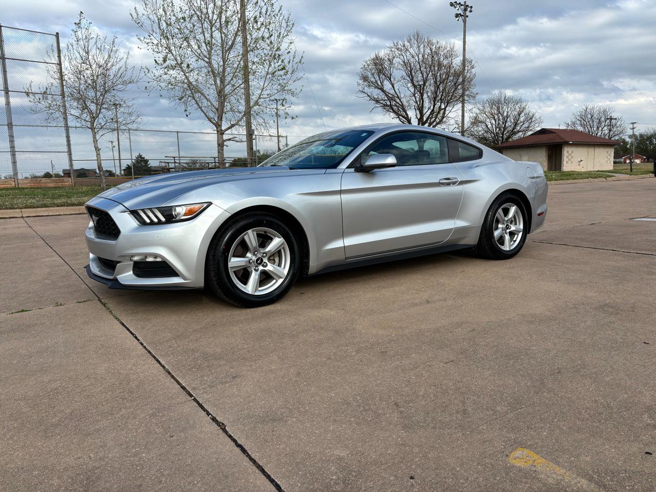 Used 2016 Ford Mustang Coupe image 2