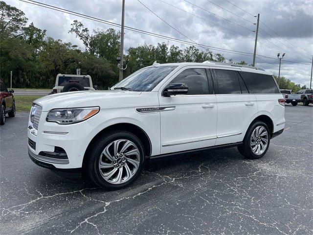 Used 2022 Lincoln Navigator Reserve image 2