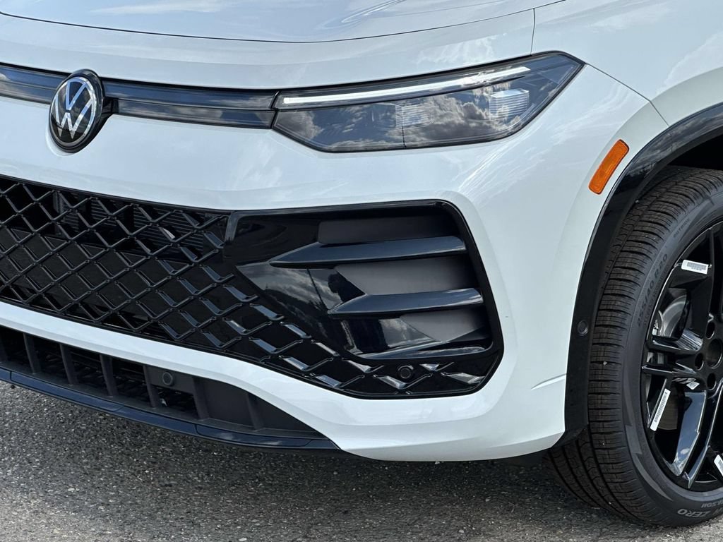 New 2026 Volkswagen Tiguan SE R-Line AWD/4WD image 6
