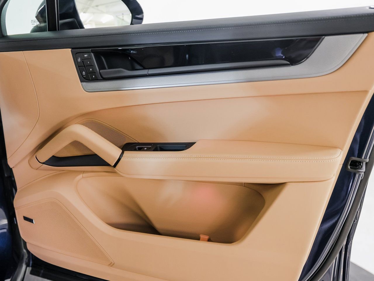 New 2026 Porsche Cayenne Coupe AWD/4WD image 27