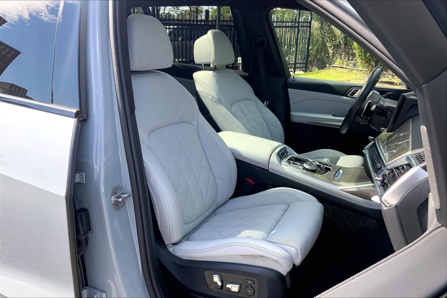 Used 2024 BMW X7 xDrive40i w/ Executive Package AWD/4WD image 8