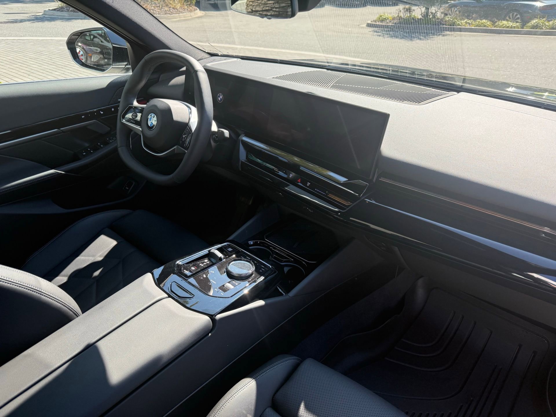 Used 2024 BMW 530i xDrive w/ Convenience Package image 3