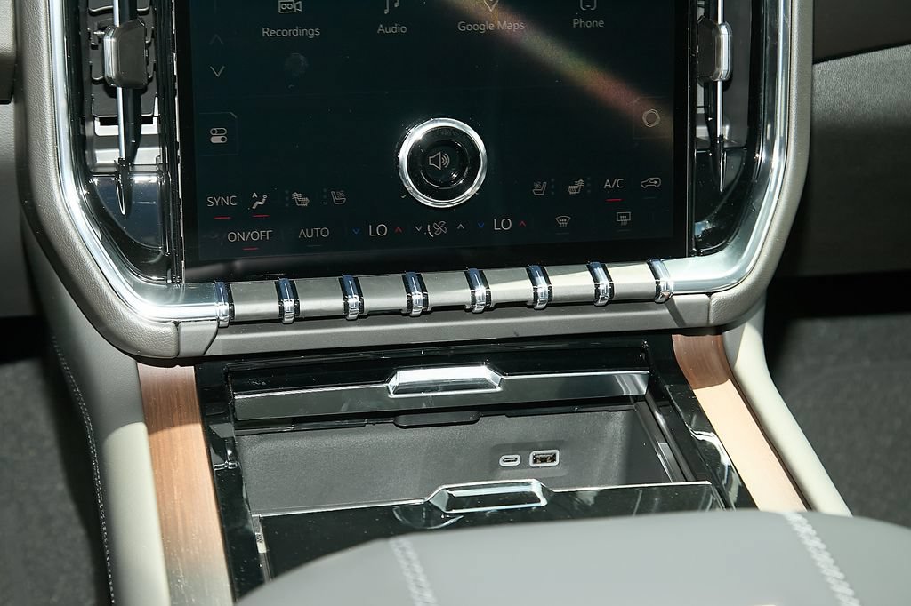 New 2026 GMC Yukon XL Denali w/ Denali Reserve Package AWD/4WD image 46